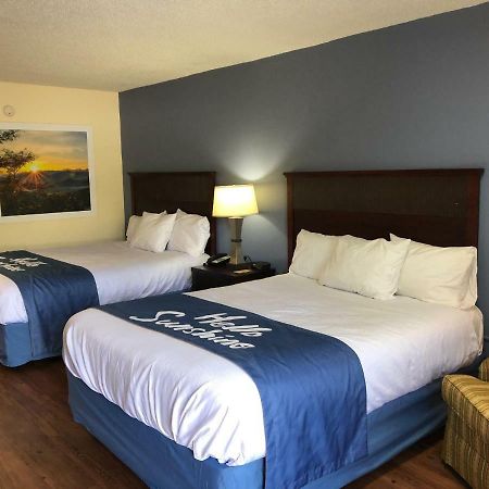 Days Inn By Wyndham King-Winston Salem Area Exterior photo