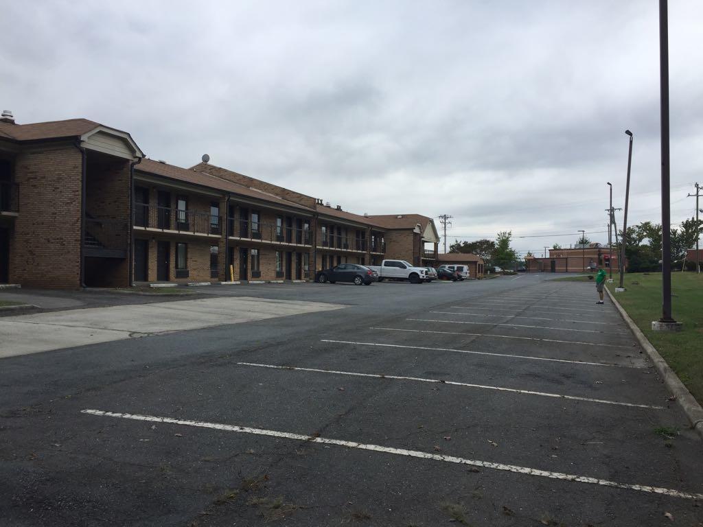 Days Inn By Wyndham King-Winston Salem Area Exterior photo